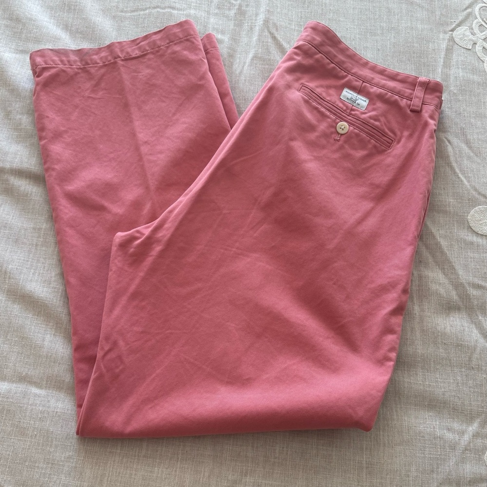 Vineyard Vines Nantucket Red--LIKE NEW!